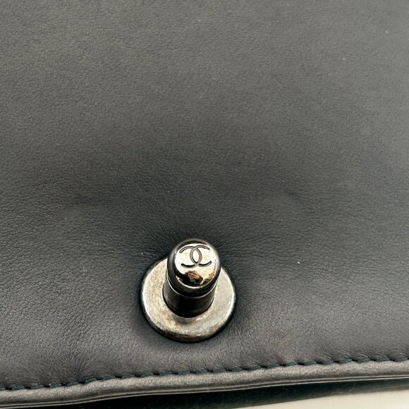 CHANEL dark green Quilted Shoulder Bag - Picture 4 of 11